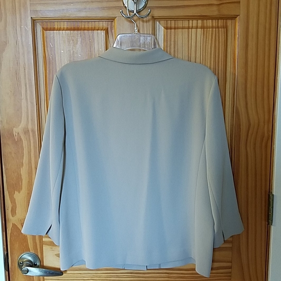 Jacket - Picture 2 of 4